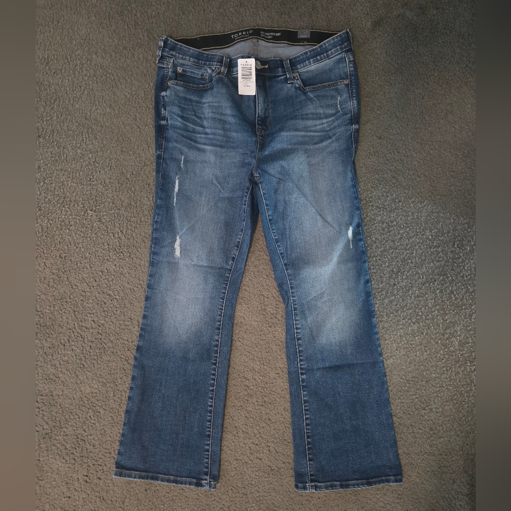 NWT Torrid Sky High Kick Boot Jeans - Size 14T Medium Destruct Wash